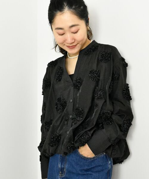 le.coeur blanc(ルクールブラン)の「TORRAZZO DONNAフラワーバルーンブラウス(シャツ/ブラウス・レディース・アイボリー/ブラック・38)」の2枚目の写真