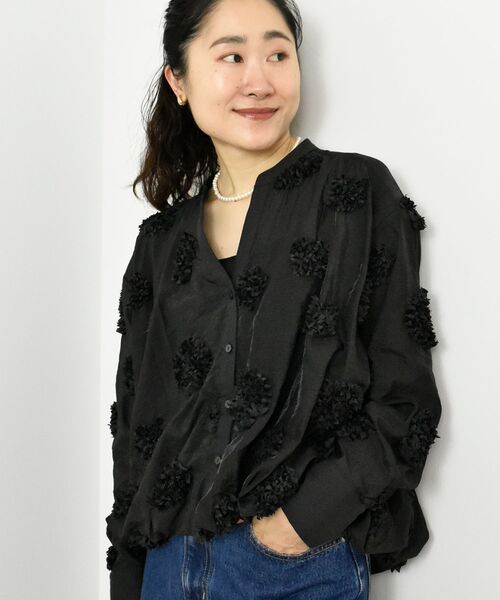 le.coeur blanc(ルクールブラン)の「TORRAZZO DONNAフラワーバルーンブラウス(シャツ/ブラウス・レディース・アイボリー/ブラック・38)」の3枚目の写真