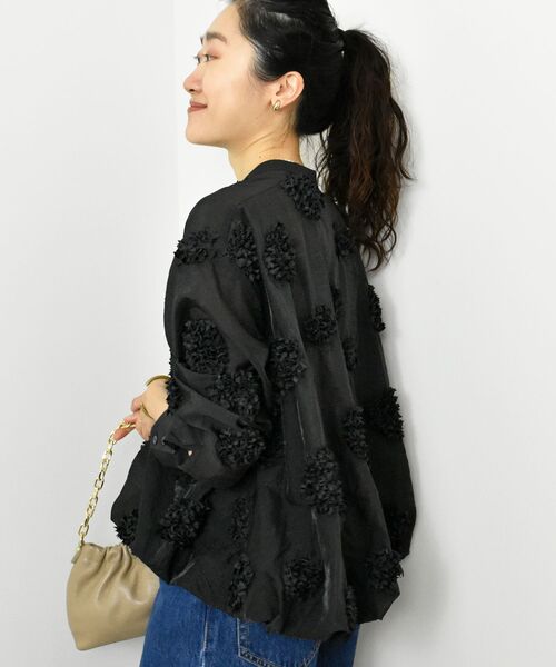 le.coeur blanc(ルクールブラン)の「TORRAZZO DONNAフラワーバルーンブラウス(シャツ/ブラウス・レディース・アイボリー/ブラック・38)」の8枚目の写真