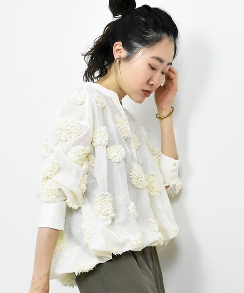 le.coeur blanc(ルクールブラン)の「TORRAZZO DONNAフラワーバルーンブラウス(シャツ/ブラウス・レディース・アイボリー/ブラック・38)」の17枚目の写真