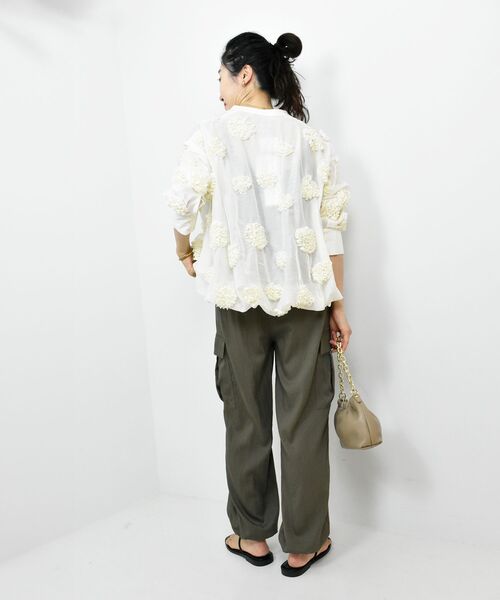 le.coeur blanc(ルクールブラン)の「TORRAZZO DONNAフラワーバルーンブラウス(シャツ/ブラウス・レディース・アイボリー/ブラック・38)」の22枚目の写真
