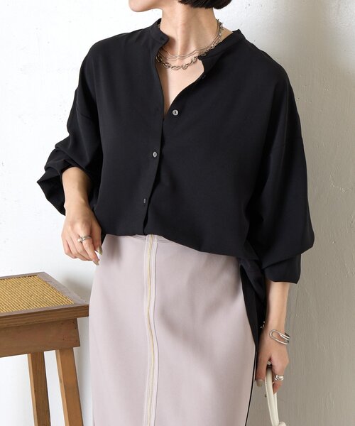 Jena espace merveilleux(ジェナ エスパスメルヴェイユ)の「バックラッフルシャツ(シャツ/ブラウス・レディース・ブラック/ベージュ/パープル・FREE)」の2枚目の写真