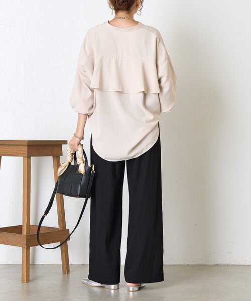 Jena espace merveilleux(ジェナ エスパスメルヴェイユ)の「バックラッフルシャツ(シャツ/ブラウス・レディース・ブラック/ベージュ/パープル・FREE)」の14枚目の写真