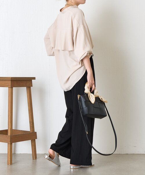 Jena espace merveilleux(ジェナ エスパスメルヴェイユ)の「バックラッフルシャツ(シャツ/ブラウス・レディース・ブラック/ベージュ/パープル・FREE)」の15枚目の写真