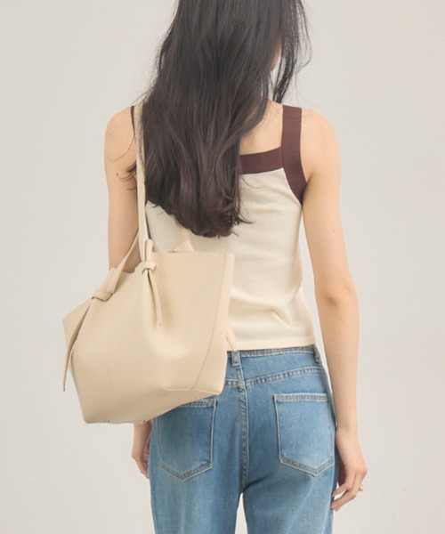 NEUNA（ヌナ）の「【ポーチ付き！】ノットフェイクレザーバッグ（トートバッグ・レディース・アイボリー/ブラック/モカ・FREE）」の14枚目の写真