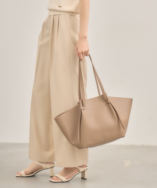 NEUNA（ヌナ）の「【ポーチ付き！】ノットフェイクレザーバッグ（トートバッグ・レディース・アイボリー/ブラック/モカ・FREE）」の20枚目の写真