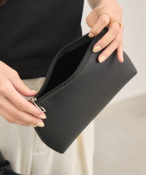 即購入可能です☆ブラックフェイクレザーパールバック黒 ポーチ付き！】ノットフェイクレザーバッグ（トートバッグ）｜NEUNA