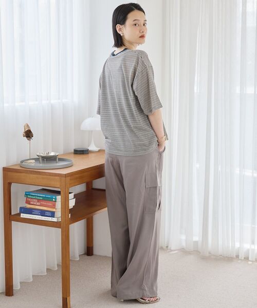 AMERICAN HOLIC(アメリカンホリック)の「サテンカーゴパンツ(その他パンツ・レディース・ネイビー/カーキ/グレイッシュベージュ・M/L)」の21枚目の写真