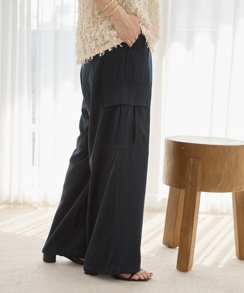 AMERICAN HOLIC(アメリカンホリック)の「サテンカーゴパンツ(その他パンツ・レディース・ネイビー/カーキ/グレイッシュベージュ・M/L)」の7枚目の写真