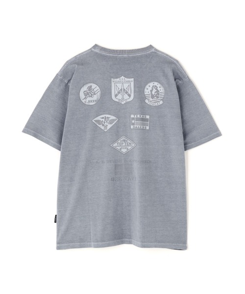 AVIREX（アヴィレックス）の「《直営店限定》FADE WASH TOP GUN T-SHIRT / フェイドウォッシュ トップガン 半袖Tシャツ / AVIREX / アヴィレックス（Tシャツ/カットソー・メンズ・グレー/チャコール・XX-LARGE/X-LARGE/LARGE/MEDIUM）」の4枚目の写真