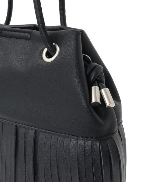 Green　Parks（グリーンパークス）の「andmikka.フリンジ巾着ショルダーバッグ（ハンドバッグ・レディース・ブラウン/ブラック・FREE）」の15枚目の写真