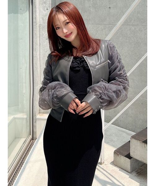 RESEXXY（リゼクシー）の「シアースリーブ合皮ブルゾン（ブルゾン・レディース・アイボリー/ブラック/チャコールグレー・FREE）」の4枚目の写真