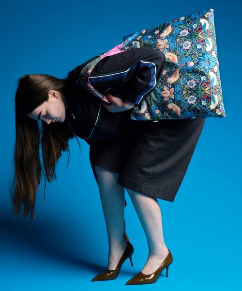 MILLION CARATS（ミリオンカラッツ）の「【アート × エシカル】《LOQI》お気に入りの画家をバッグに持つ“ちょいアート”習慣。機能と美がひとつに溶け込んだ、等身大の“美しい日常”バッグ - 【耐荷重20kgと撥水加工】（エコバッグ/サブバッグ・レディース・ホワイト/オフホワイト/サックスブルー/ブラック系その他2/ホワイト系その他2/ネイビー系2/ネイビー系1/イエロー/ブルー/グリーン/マルチ/ホワイト系その他/その他1/ブラック系その他/ブルー系その他/その他/イエロー系その他/ベージュ/ブラック/ネイビー/ブラウン・FREE）」の11枚目の写真