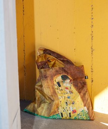 MILLION CARATS（ミリオンカラッツ）の「【アート × エシカル】《LOQI》お気に入りの画家をバッグに持つ“ちょいアート”習慣。機能と美がひとつに溶け込んだ、等身大の“美しい日常”バッグ - 【耐荷重20kgと撥水加工】（エコバッグ/サブバッグ）」