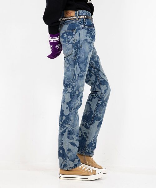 HYSTERIC GLAMOUR（ヒステリックグラマー）の「DROPPING&SKULL柄 スリムストレートデニムパンツ（デニムパンツ・メンズ・ライトインディゴブルー・28inch/29inch/30inch/31inch/32inch/34inch）」の7枚目の写真