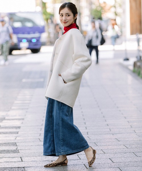 Munich(ミューニック)の「ウールシープボアムートンリバーシブルノーカラーコート(ムートンコート・レディース・アイボリー/ブラック/ライトベージュ・S)」の9枚目の写真