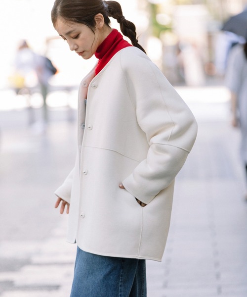 Munich(ミューニック)の「ウールシープボアムートンリバーシブルノーカラーコート(ムートンコート・レディース・アイボリー/ブラック/ライトベージュ・S)」の6枚目の写真