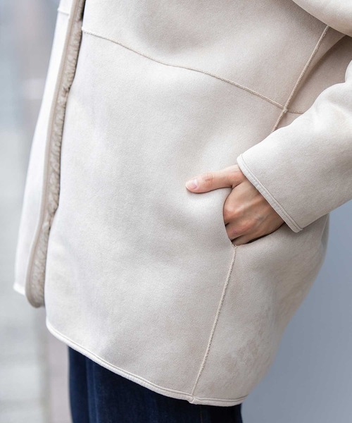 Munich(ミューニック)の「ウールシープボアムートンリバーシブルノーカラーコート(ムートンコート・レディース・アイボリー/ブラック/ライトベージュ・S)」の18枚目の写真