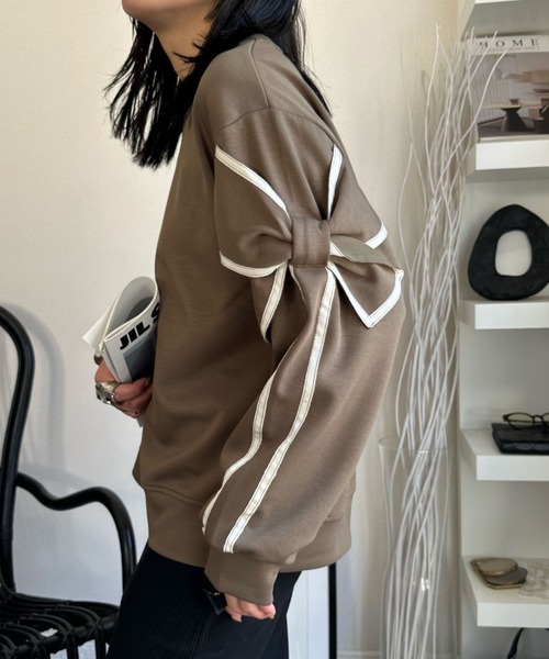 deux amour(ドゥーザムール)の「リボン付きトレーナー(スウェット・レディース・ベージュ/ブラック/カーキ/ホワイト・M~L)」の4枚目の写真