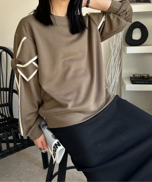 deux amour(ドゥーザムール)の「リボン付きトレーナー(スウェット・レディース・ベージュ/ブラック/カーキ/ホワイト・M~L)」の15枚目の写真