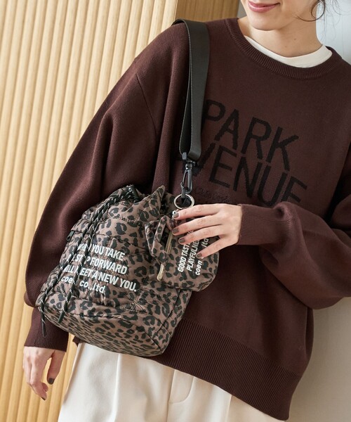 coen（コーエン）の「【再入荷・新色登場】ロゴ刺繍 幾何柄 キルト巾着ショルダーバッグ（ショルダーバッグ・レディース・その他2/その他4/シルバー/ブラック/ホワイト・FREE）」の5枚目の写真