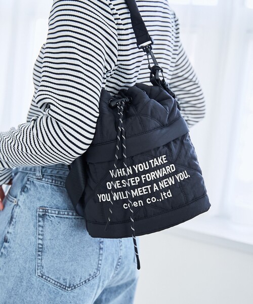 coen（コーエン）の「【再入荷・新色登場】ロゴ刺繍 幾何柄 キルト巾着ショルダーバッグ（ショルダーバッグ・レディース・その他2/その他4/シルバー/ブラック/ホワイト・FREE）」の7枚目の写真