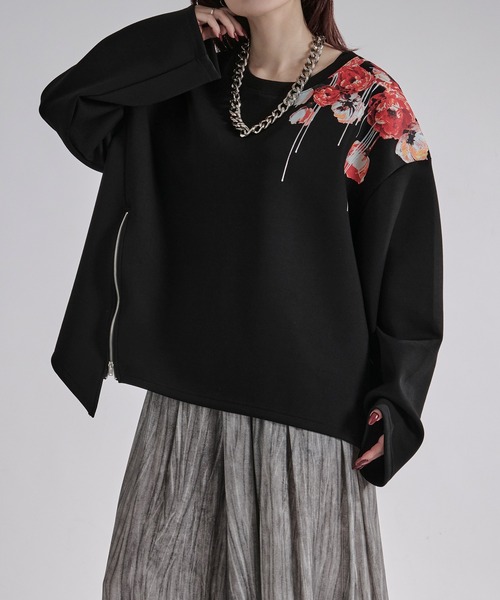 Ellno Loset（エルノロゼット）の「フラワープリントスリットジップポンチロンT（Tシャツ/カットソー・メンズ・ブラック/チャコール・SMALL/MEDIUM/LARGE）」の4枚目の写真