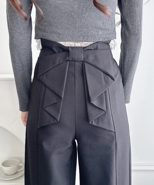 Loueme(ルエム)の「バックリボンタックパンツ(スラックス・レディース・ブラック/グレー・S/M)」の2枚目の写真