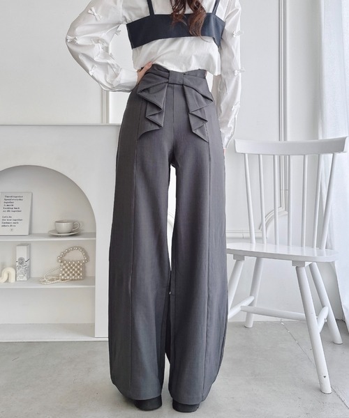 Loueme(ルエム)の「バックリボンタックパンツ(スラックス・レディース・ブラック/グレー・S/M)」の4枚目の写真