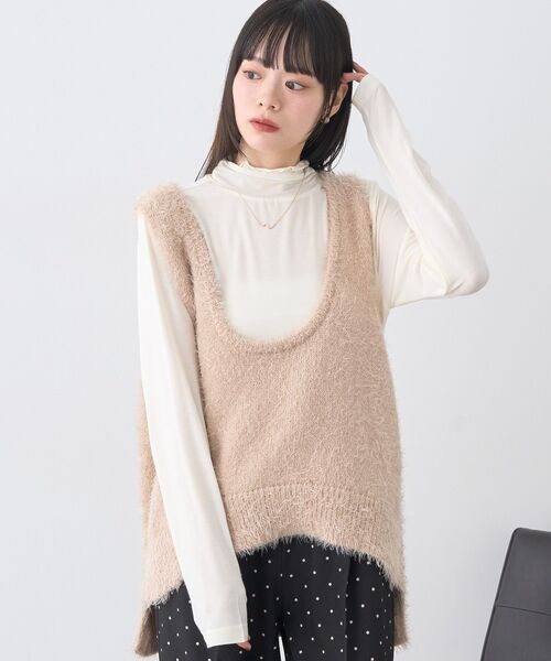earth music&ecology(アースミュージックアンドエコロジー)の「フェザーUネックニットベスト(ベスト・レディース・ライトベージュ/ブラック/ライトグレー・FREE)」の5枚目の写真