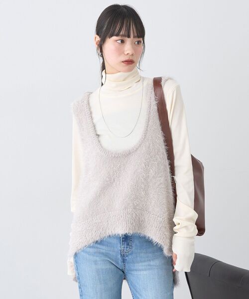 earth music&ecology(アースミュージックアンドエコロジー)の「フェザーUネックニットベスト(ベスト・レディース・ライトベージュ/ブラック/ライトグレー・FREE)」の16枚目の写真
