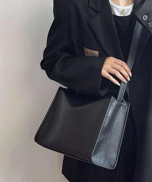 c.u.l(シーユーエル)の「スクエアー レザーライク ショルダーバッグ cula1312(ショルダーバッグ・レディース・ブラック・FREE)」の3枚目の写真