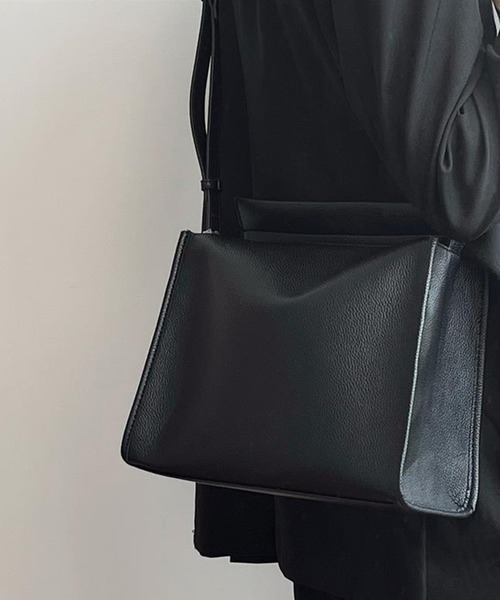 c.u.l(シーユーエル)の「スクエアー レザーライク ショルダーバッグ cula1312(ショルダーバッグ・レディース・ブラック・FREE)」の4枚目の写真