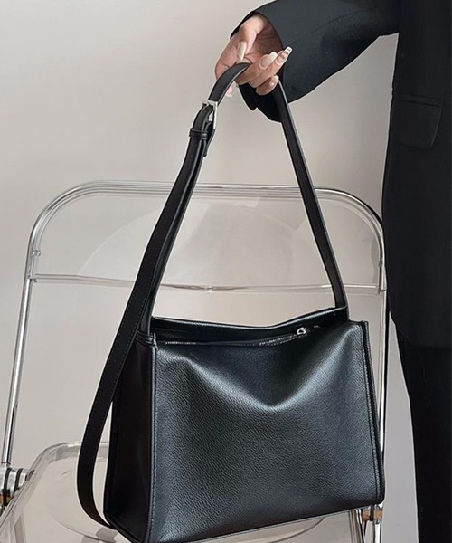 c.u.l(シーユーエル)の「スクエアー レザーライク ショルダーバッグ cula1312(ショルダーバッグ・レディース・ブラック・FREE)」の5枚目の写真