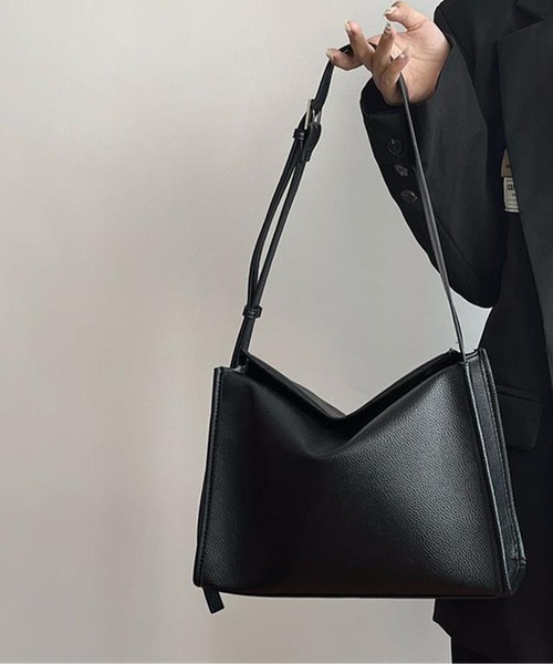 c.u.l(シーユーエル)の「スクエアー レザーライク ショルダーバッグ cula1312(ショルダーバッグ・レディース・ブラック・FREE)」の6枚目の写真