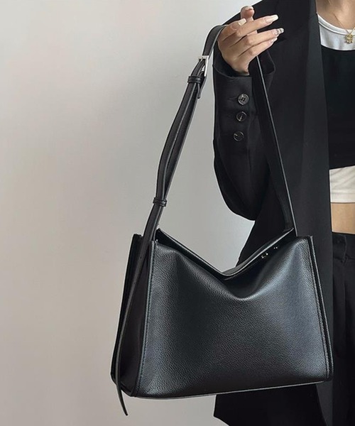 c.u.l(シーユーエル)の「スクエアー レザーライク ショルダーバッグ cula1312(ショルダーバッグ・レディース・ブラック・FREE)」の8枚目の写真