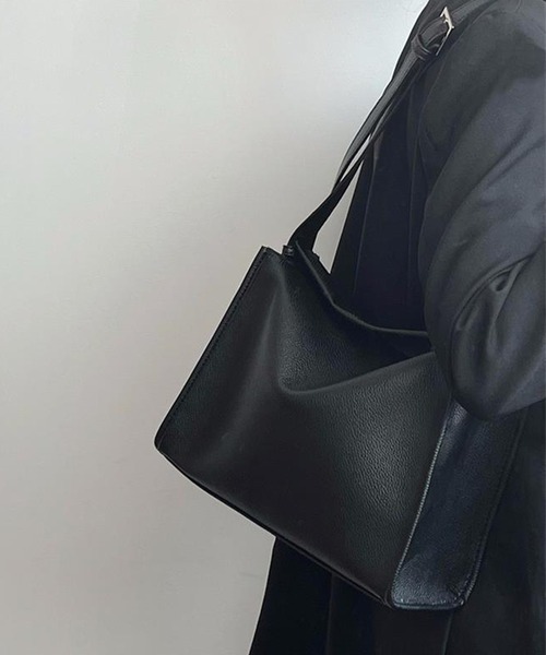 c.u.l(シーユーエル)の「スクエアー レザーライク ショルダーバッグ cula1312(ショルダーバッグ・レディース・ブラック・FREE)」の9枚目の写真