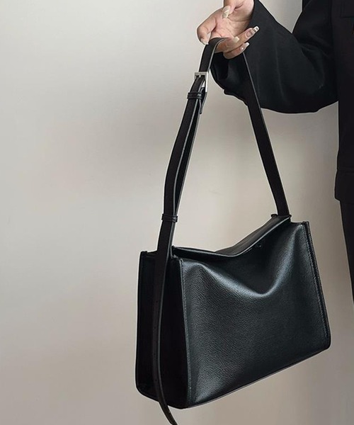 c.u.l(シーユーエル)の「スクエアー レザーライク ショルダーバッグ cula1312(ショルダーバッグ・レディース・ブラック・FREE)」の11枚目の写真