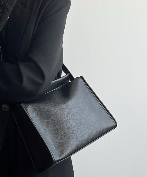 c.u.l(シーユーエル)の「スクエアー レザーライク ショルダーバッグ cula1312(ショルダーバッグ・レディース・ブラック・FREE)」の12枚目の写真