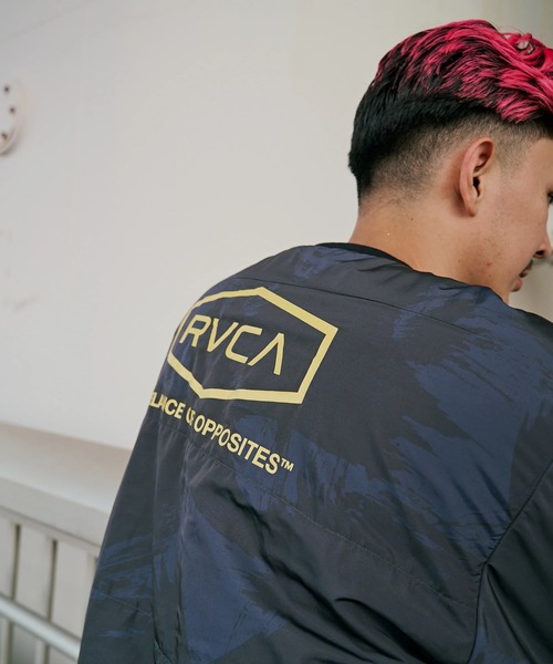RVCA(ルーカ)の「RVCA メンズ GRANT PUFFER REVERSIBLE CR トレーナー 【2025年秋冬モデル】/ルーカリバーシブルスウェットトレーナー(SET UP・セットアップ可能・空港コーデ)(スウェット・メンズ・ブラウン系カモフラージュ/ブラック/ブラック系その他・X-LARGE/LARGE/MEDIUM/SMALL)」の4枚目の写真