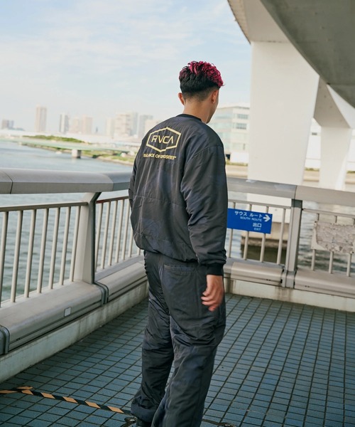 RVCA(ルーカ)の「RVCA メンズ GRANT PUFFER REVERSIBLE CR トレーナー 【2025年秋冬モデル】/ルーカリバーシブルスウェットトレーナー(SET UP・セットアップ可能・空港コーデ)(スウェット・メンズ・ブラウン系カモフラージュ/ブラック/ブラック系その他・X-LARGE/LARGE/MEDIUM/SMALL)」の5枚目の写真