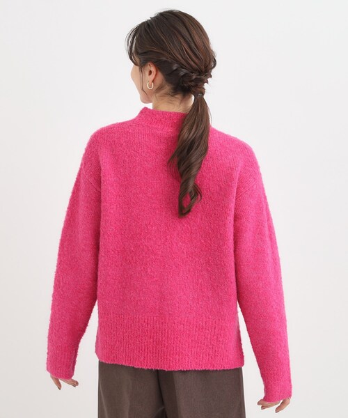 DRESKIP（ドレスキップ）の「【S-LL】ほんのりラメで華やか ふわふわハイネックニット（ニット/セーター・レディース・オフホワイト/スモーキーグリーン系/ライトグレー/ピンク系・01/02/03/04）」の6枚目の写真