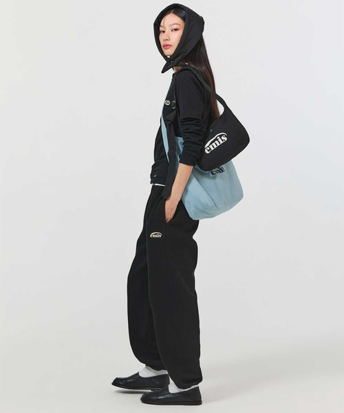 EMIS(イミス)の「NYLON MINI CROSSBODY BAG(メッセンジャーバッグ・レディース・ブラック/アイボリー/レッド・FREE)」の22枚目の写真