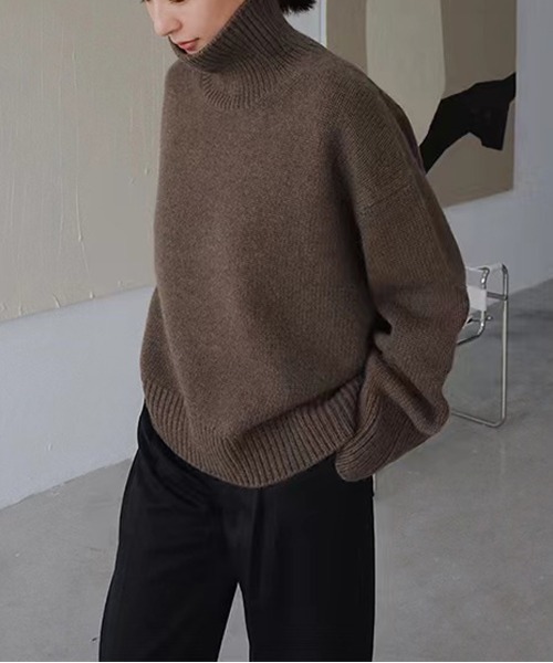 NEW GENTLEMAN(ニュージェントルマン)の「ミア タートルネック ルーズニット(ニット/セーター・レディース・モカ/ネイビー/ホワイト/ブラック/グレイッシュベージュ/ワイン/グレー・FREE)」の4枚目の写真