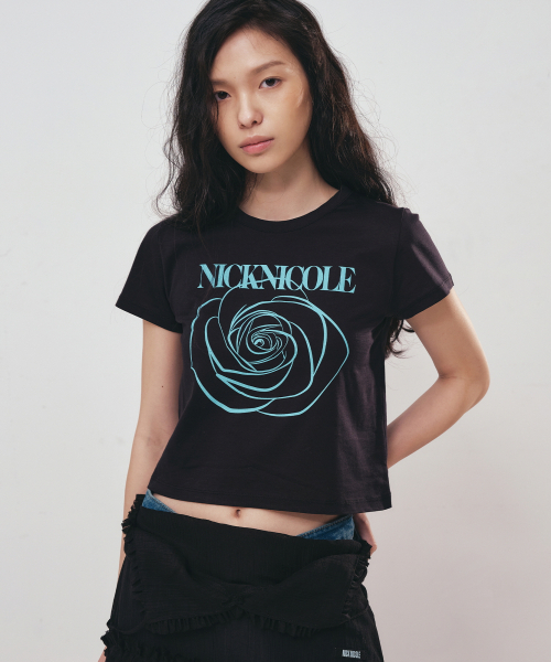 NICK&NICOLE(ニックアンドニコール)の「ROSE SIGNATURE CROP TOP_BLACK SKY BLUE(Tシャツ/カットソー・レディース・その他・FREE)」の2枚目の写真