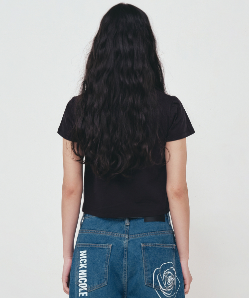 NICK&NICOLE(ニックアンドニコール)の「ROSE SIGNATURE CROP TOP_BLACK SKY BLUE(Tシャツ/カットソー・レディース・その他・FREE)」の3枚目の写真