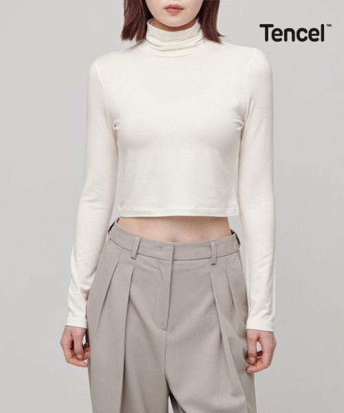 MUSINSA STANDARD WOMAN（ムシンサスタンダードウーマン）の「ウィメンズスリムクロップタートルネック長袖Tシャツ[クリーム]（Tシャツ/カットソー・レディース・その他・SMALL/MEDIUM/LARGE/X-SMALL）」の5枚目の写真