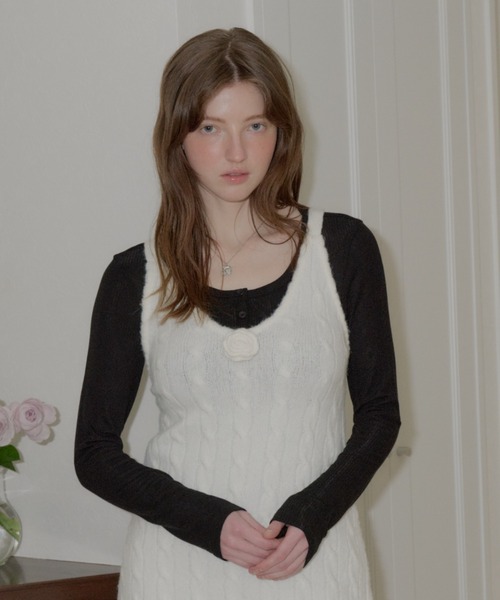 GIUNON(ジウノン)の「rose square plate necklace / ローズスクエアプレートネックレス(ネックレス・レディース・シルバー・FREE)」の4枚目の写真