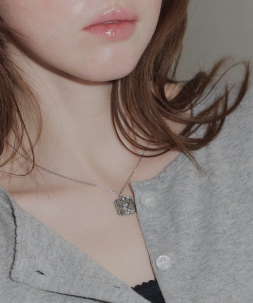 GIUNON(ジウノン)の「rose square plate necklace / ローズスクエアプレートネックレス(ネックレス・レディース・シルバー・FREE)」の8枚目の写真