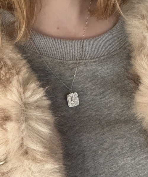 GIUNON(ジウノン)の「rose square plate necklace / ローズスクエアプレートネックレス(ネックレス・レディース・シルバー・FREE)」の11枚目の写真